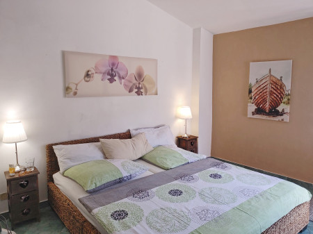 Schlafzimmer 1
